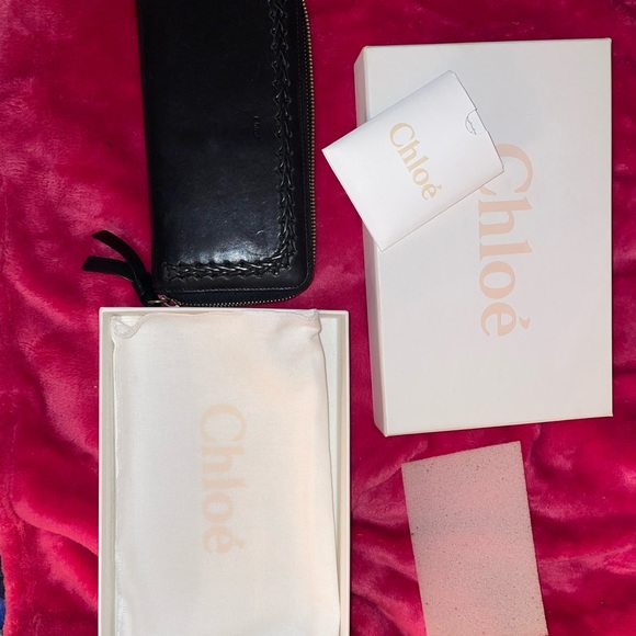 BLACK CHLOE ZIP UP WALLET with certification of authenticity, dust bag and box - Picture 1 of 4